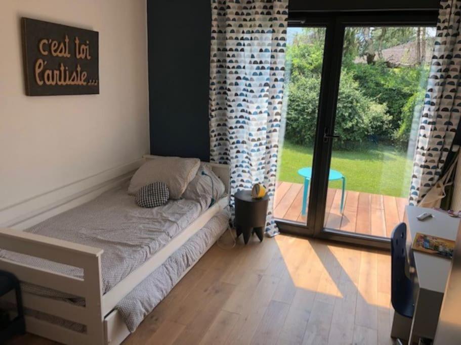 Maison De Vacances 220M2 Vue Lac Et Chateau منتون - سانت - برنارد المظهر الخارجي الصورة
