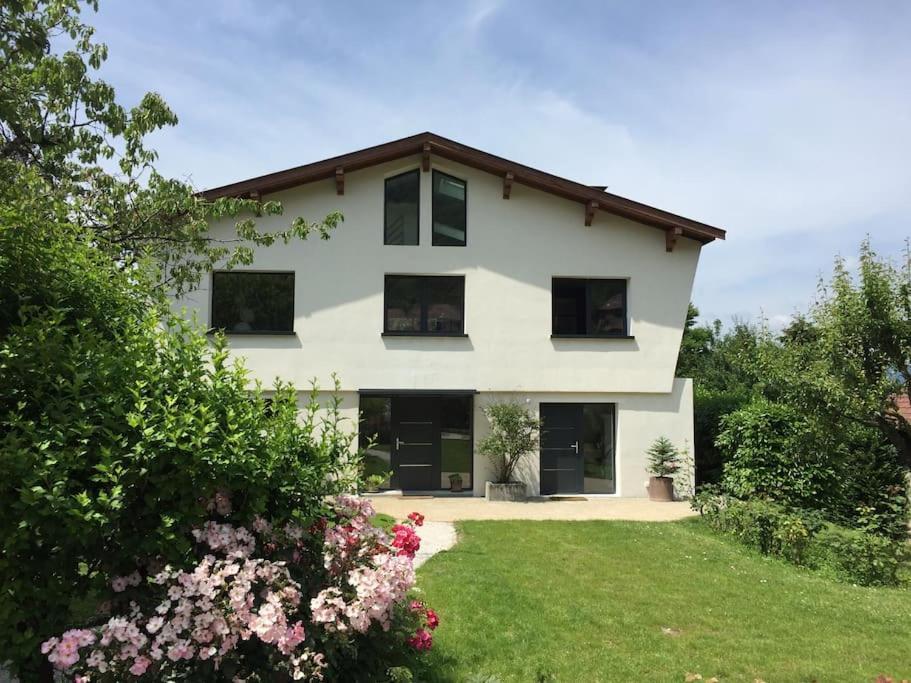 Maison De Vacances 220M2 Vue Lac Et Chateau منتون - سانت - برنارد المظهر الخارجي الصورة