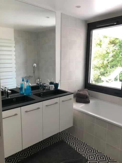 Maison De Vacances 220M2 Vue Lac Et Chateau منتون - سانت - برنارد المظهر الخارجي الصورة