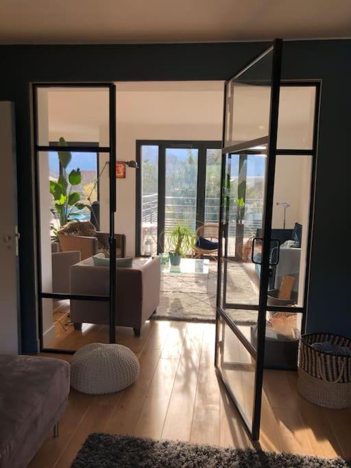Maison De Vacances 220M2 Vue Lac Et Chateau منتون - سانت - برنارد المظهر الخارجي الصورة